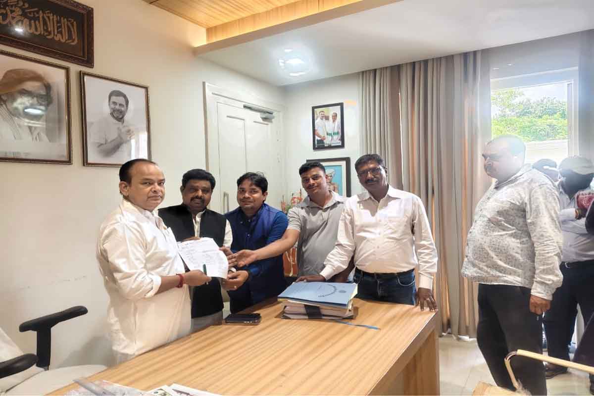 रिनपास की प्रभारी निदेशक को हटाने की मांग, कांग्रेस नेताओं ने स्वास्थ्य मंत्री को सौंपा ज्ञापन