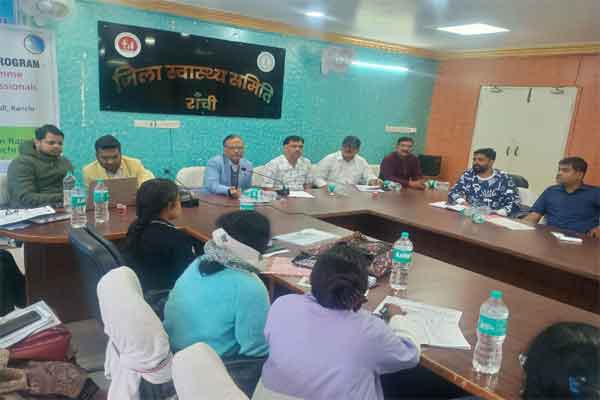 रांची : टीबी कार्यक्रम प्रशिक्षण आयोजित, स्वास्थ्य कर्मियों को दी गई जांच की ट्रेनिंग