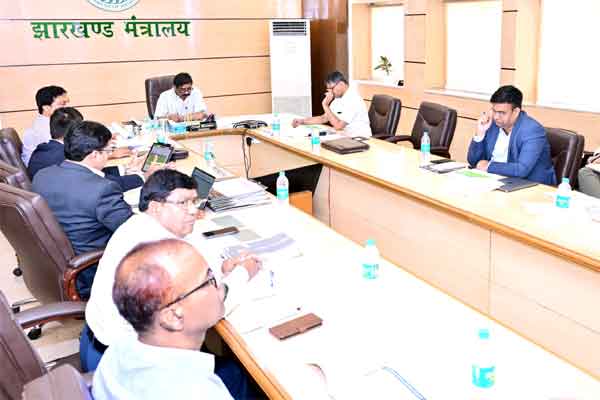 300 बालू घाटों को जल्द शुरू कर 3 हजार करोड़ राजस्व सुनिश्चित करें : हेमंत सोरेन