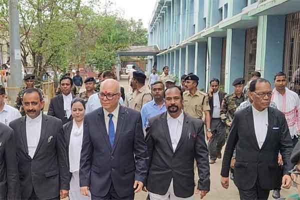 हाईकोर्ट के चीफ जस्टिस का चाईबासा दौरा, सिविल कोर्ट का किया निरीक्षण