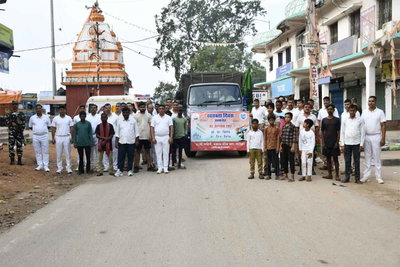 Latehar News: SSB की 32वीं बटालियन ने किया मिनी मैराथन दौड़ व जागरूकता कार्यक्रम का आयोजन