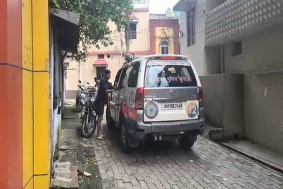 Breaking: जमशेदपुर में स्कूल के बाहर छात्रों के दो गुट भिड़े, चापड़ व चाकू के साथ दो छात्र पकड़े गए