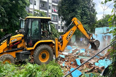 निगम की कार्रवाई के बाद आदिवासियों का छलका दर्द, बोले - अपनी ही जिला में हो गये बेघर