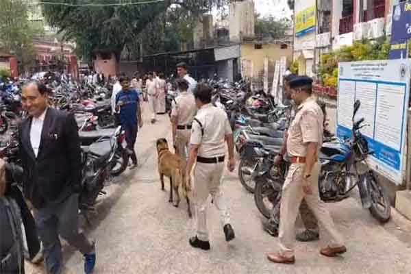 धनबाद कोर्ट फिर बम से उड़ाने की धमकी, पुलिस ने चलाया सघन सर्च ऑपरेशन