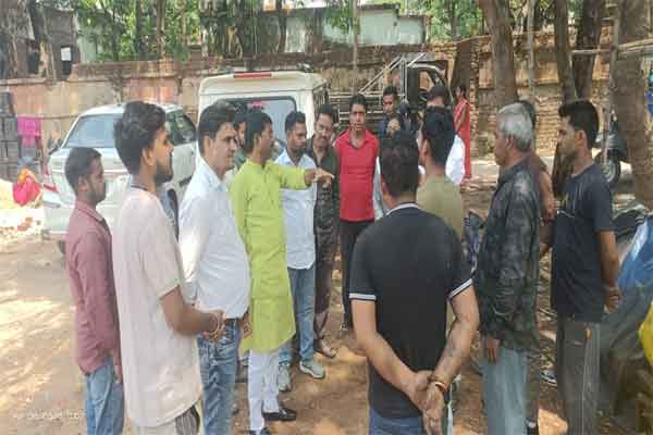 नगर पंचायत अध्यक्ष ने किया सब्जी मार्केट का निरीक्षण, 20 फीट पीछे दुकान लगाने की अपील