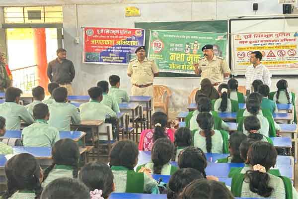 ग्रामीण SP ऋषभ गर्ग की पहल, पुलिस बच्चों को दे रही कानून व करियर की शिक्षा
