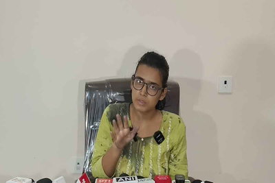 स्याहीकांड के बाद नेहा बोरा का प्रेस कॉन्फ्रेंस, छात्र आंदोलन के समर्थन में सरकार पर साधा निशाना