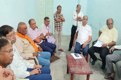 अपर बाजार के व्यापारियों का निगम के खिलाफ मोर्चा, बोले- अंतिम सांस तक करेंगे संघर्ष