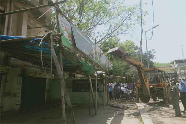 रांची: कचहरी में चला निगम का बुलडोजर, दुकानदारों में मचा हड़कंप