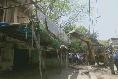 रांची: कचहरी में चला निगम का बुलडोजर, दुकानदारों में मचा हड़कंप