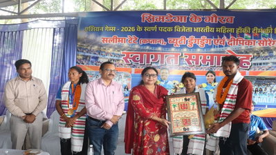 Simdega News: एशियन गेम्स में 24 कैरेट प्रदर्शन, सलीमा टेटे-ब्यूटी डुंगडुंग व दीपिका सोरेंग का भव्य स्वागत