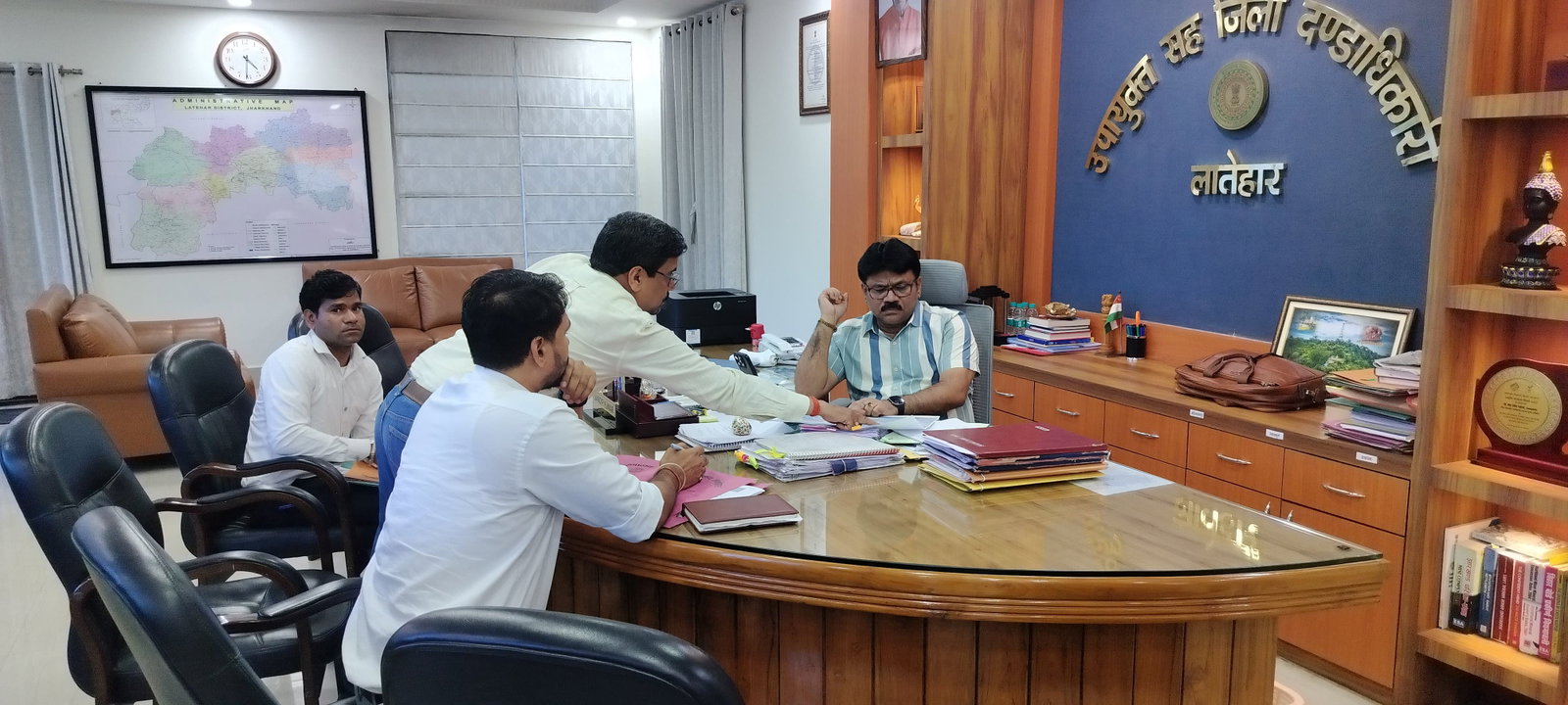 Latehar News: पर्यटन व खेल को बढ़ावा देने को लेकर DC ने की बैठक, दिए कई अहम निर्देश