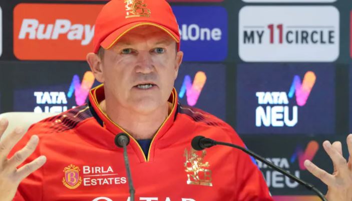 IPL 2026: RCB के हेड कोच पर BCCI ने लगाया जुर्माना, जानें पूरा मामला