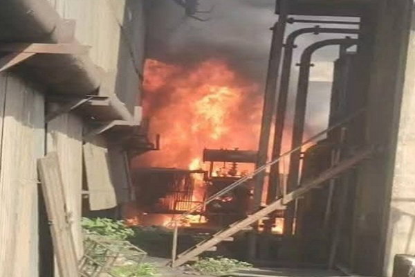 रामगढ़: सांडी इंडस्ट्रियल एरिया स्थित बालाजी मेटल प्लांट में भीषण आग