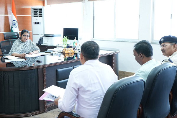 जेल में किसी भी हालत में प्रतिबंधित सामान न पहुंचे: पलामू DC