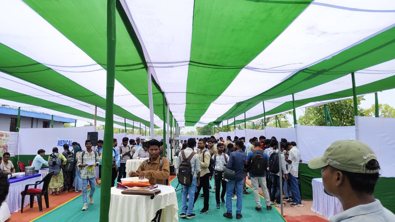 Job Fair: सरायकेला के रोजगार मेले में 336 अभ्यर्थियों का सेलेक्शन