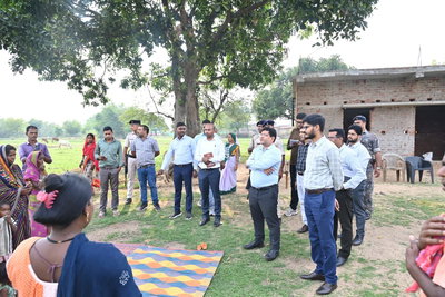Deoghar News: मारगोमुण्डा के पंदनियां गांव का DC ने किया निरीक्षण, पंचायत सचिव को शो-कॉज