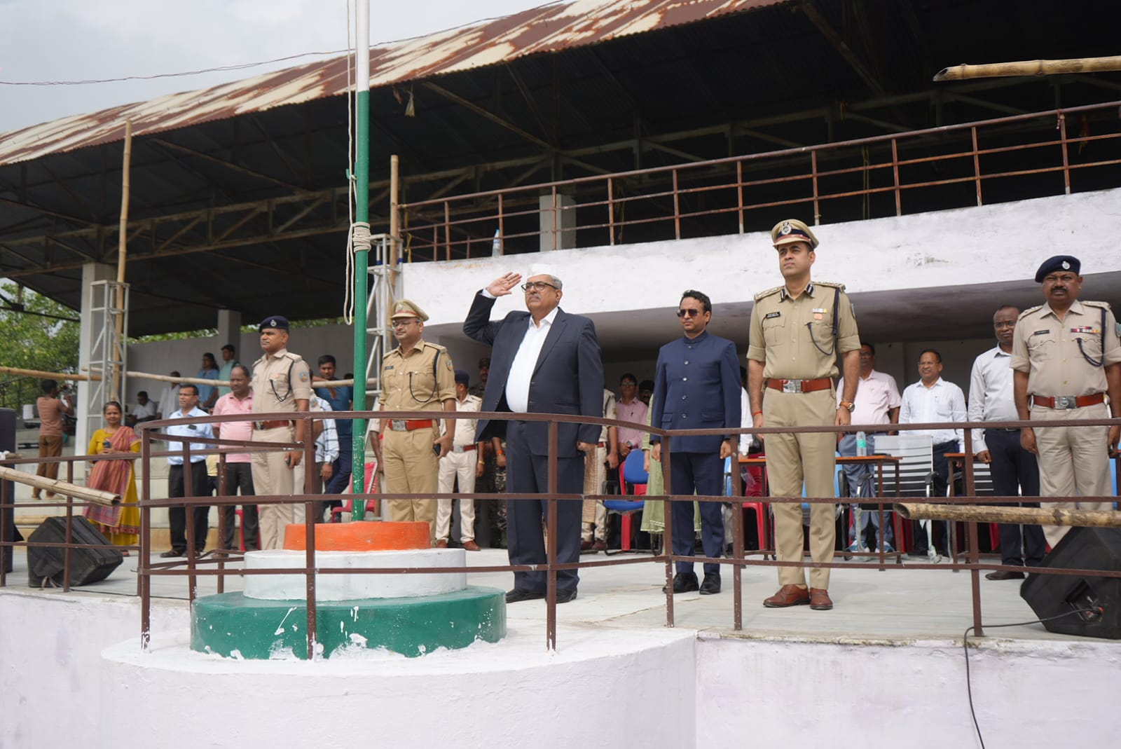 Hazaribagh News: स्वतंत्रता दिवस समारोह की पूर्व तैयारी, फुल ड्रेस रिहर्सल में कमिश्नर ने झंडे को दी सलामी
