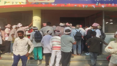 Latehar News: जल, जंगल व जमीन की मांग को लेकर थाने पहुंचे ग्रामीण, कहा- ग्रामसभा सर्वोपरी