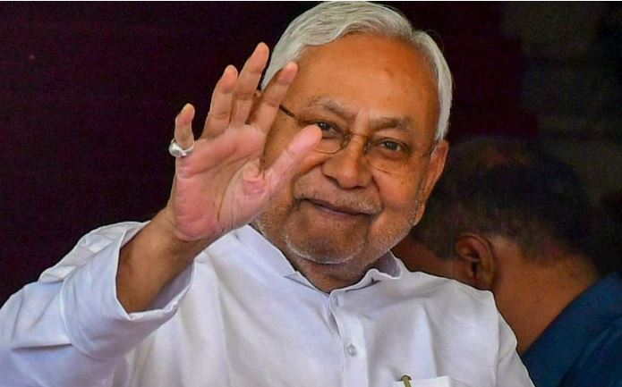 बिहार: नीतीश कुमार ने राज्यपाल को सौंपा इस्तीफा, बने रहेंगे कार्यवाक CM