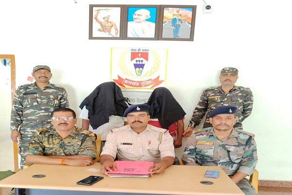 लातेहार: अफीम तस्करी पर एक्शन, छापेमारी में 2 फरार आरोपी गिरफ्तार