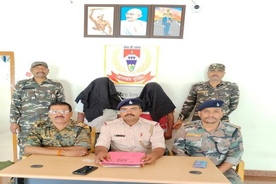 लातेहार: अफीम तस्करी पर एक्शन, छापेमारी में 2 फरार आरोपी गिरफ्तार