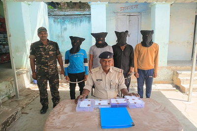 देवघर: 4 साइबर ठग गिरफ्तार, 5 मोबाइल फोन व 6 सिम कार्ड बरामद