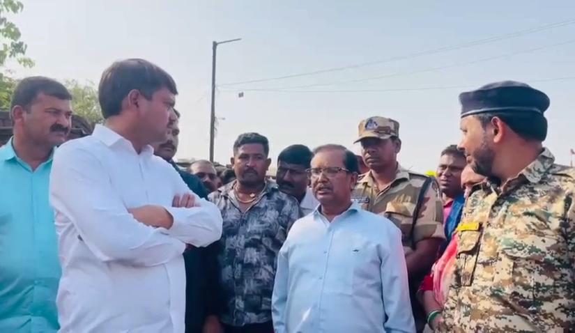 धनबाद: केंदुआडीह में भू-धंसान से दहशत, मेयर संजीव सिंह ने हालात का लिया जायजा