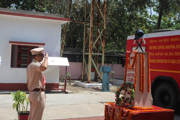 जादुगोड़ा: यूसिल के CISF ने राष्ट्रीय अग्निशमन सेवा सप्ताह की शुरुआत