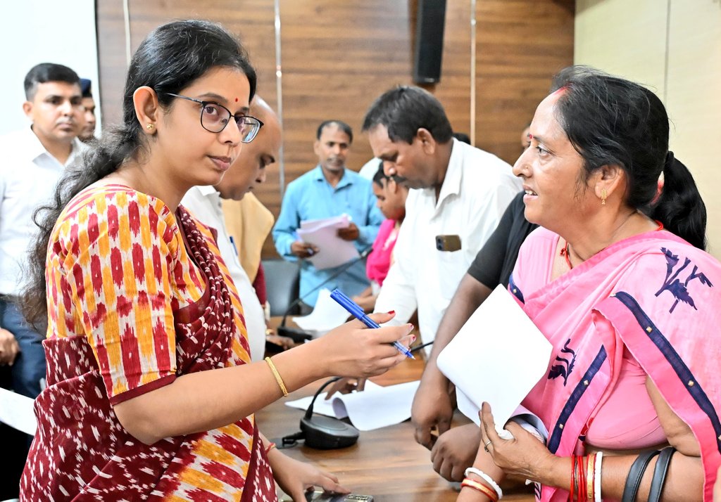 Bokaro News:  जनता दरबार में आए 42 मामले, समय पर निष्पादित करने के निर्देश