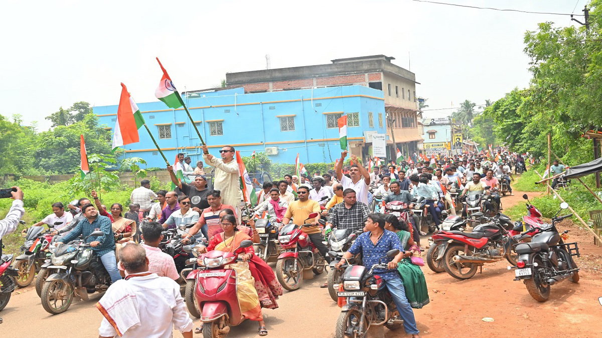 Jamshedpur: बहरागोड़ा में निकली भव्य तिरंगा यात्रा, बाइक पर सवार युवाओं ने दिखाया देशभक्ति के रंग