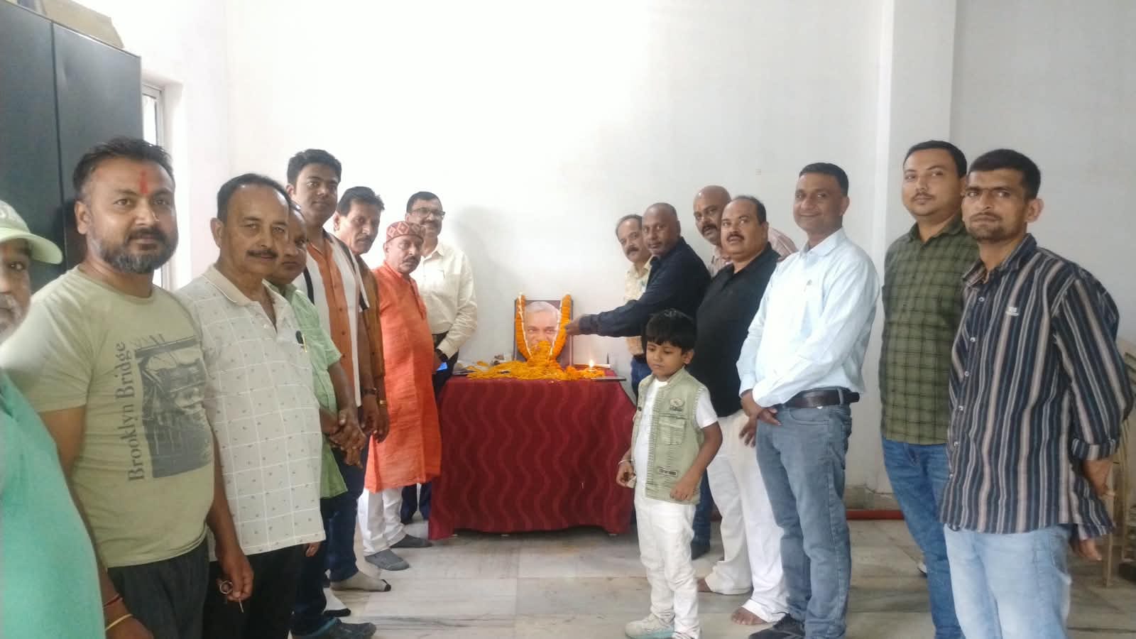 Hazaribagh: पूर्व पीएम अटल बिहारी वाजपेयी की पुण्यतिथि, अटल सेवा केंद्र में दी गई श्रद्धांजलि