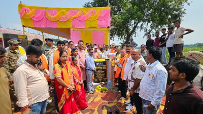 Hazaribagh News: सांसद मनीष जायसवाल का अरगडा क्षेत्र में दौरा, सामुदायिक भवन व ओपन जिम का किया उद्घाटन