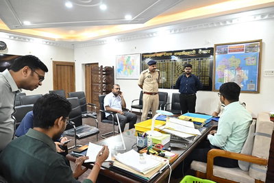 देवघर: चौकीदार एवं होमगार्ड नियुक्ति को लेकर उपायुक्त ने बैठक, समय-सीमा निर्धारित का निर्देश