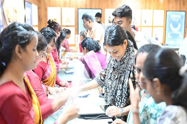 पलामू: सोना महल में ज्वेलरी कार्निवल की धूम,ग्राहकों के लिए खास ऑफर्स की भरमार