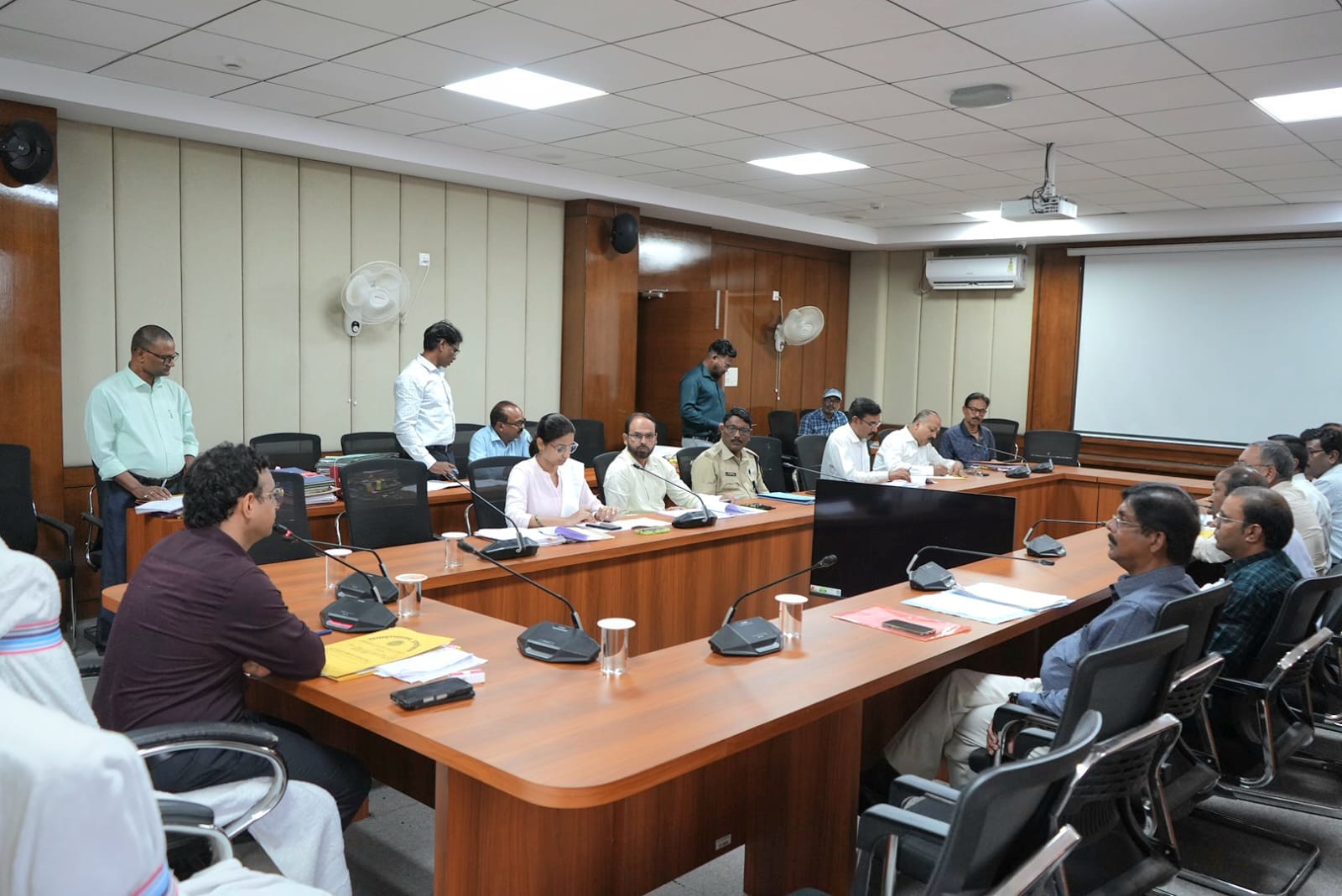 Hazaribagh News: उपायुक्त की अध्यक्षता में जिला स्थापना एवं अनुकम्पा समिति की बैठक