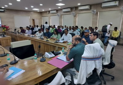 Ramgarh News: अबुआ आवास योजना की उपायुक्त ने की समीक्षा, समय पर लक्ष्य पूर्ण करने का निर्देश