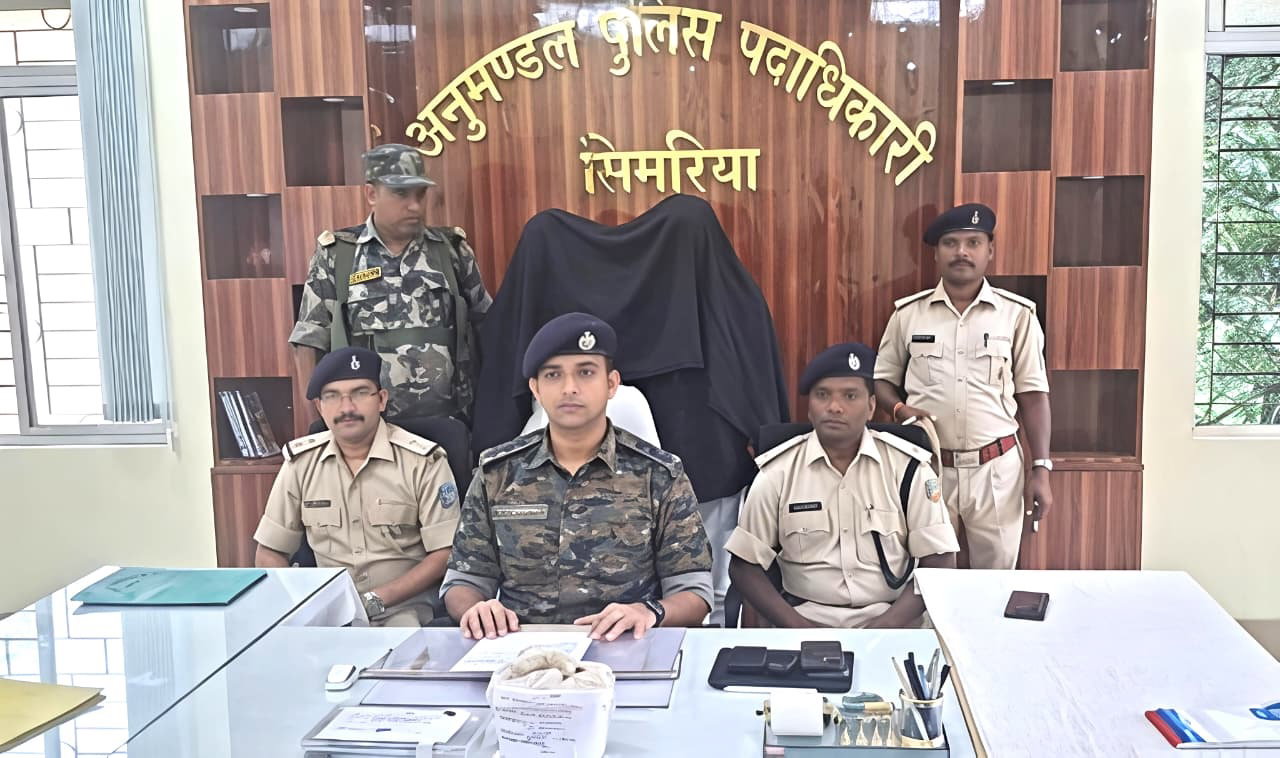 Chatra News: चतरा में अफीम तस्करी के दो तस्कर गिरफ्तार, 985 ग्राम अफीम बरामद