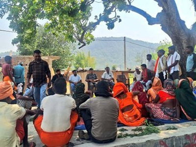 Latehar News: पुलिस ने ग्रामीणों को जागरूक किया, कहा- ‘कानून अपने हाथों में नहीं लें’
