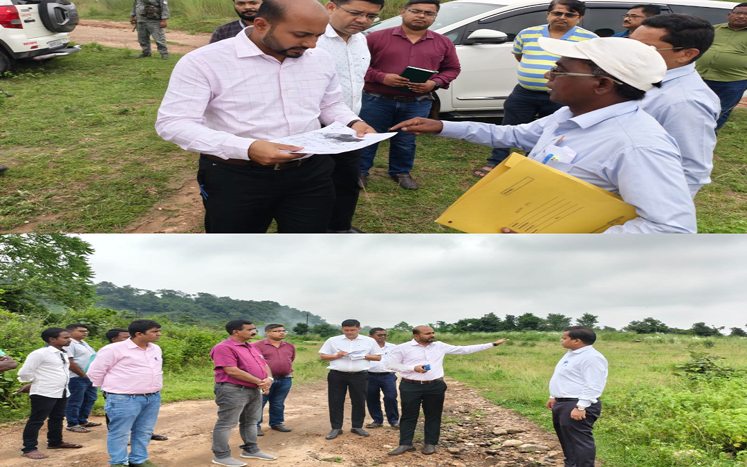 Ramgarh News: मेडिकल कॉलेज निर्माण के लिए चिह्नित भूमि का डीसी ने किया निरीक्षण