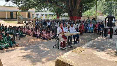 Jamshedpur News: पीएम श्री +2 उच्च विद्यालय खण्डामौदा में 'मॉडल यूथ ग्राम-सभा' आयोजित