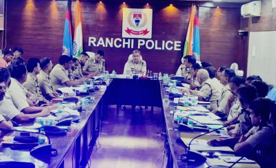 Ranchi News: रांची में पुलिस की बड़ी समीक्षा बैठक, भू-माफियाओं पर कार्रवाई के सख्त निर्देश