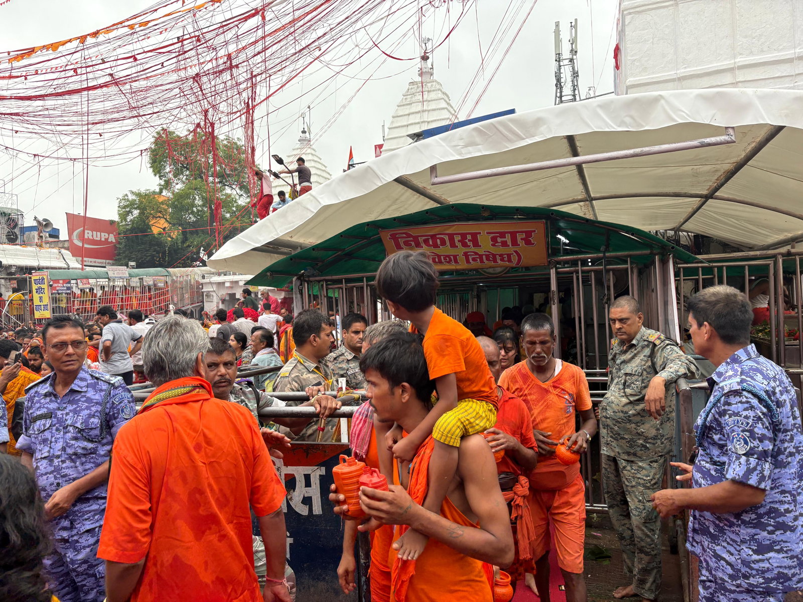 Deoghar News: शिवभक्तों का तांता, सावन के तीसरे दिन 1 लाख 27 हजार श्रद्धालुओं ने किया जलाभिषेक
