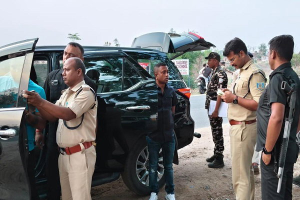 पलामू: नए एसपी की सख्ती का असर, गाड़ी के काले शीशे पर पुलिस का एक्शन