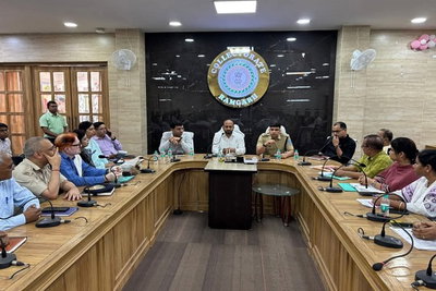 रामगढ़: जिले में चल रहे विकास कार्यों की उपायुक्त ने की समीक्षा, दिया निर्देश