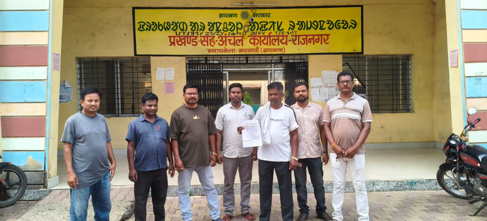Saraikela News: 103 दिन बाद खत्म हुई मनरेगा कर्मियों की हड़ताल, ड्यूटी पर लौटे कर्मी