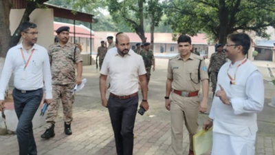 Ramgarh News: रविवार को नीट परीक्षा, DC-SP ने किया एग्जाम सेंटर का किया निरीक्षण