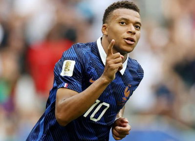 FIFA World Cup: फ्रांस के किलियन एम्बापे ने मेसी को छोड़ा पीछे, जीता गोल्डन बूट