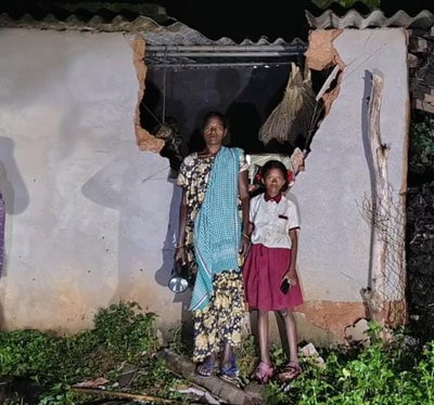 Gumla: चैनपुर में जंगली हाथी का कहर, सरखी गांव में किसान का कच्चा घर किया ध्वस्त