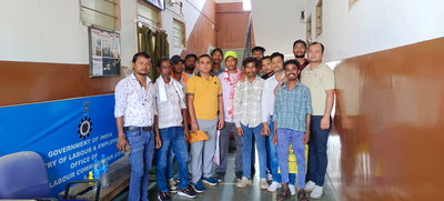 गुवा खदान क्षेत्र में ठेका श्रमिकों के वेतन व श्रेणी पर घमासान, प्रबंधन ने मांगा समय